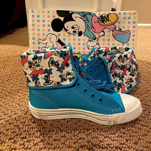 Shoes - 💥 Vintage Mickey & Minnie Mouse X Laced Floral Converse Shoes
